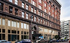 Frontdesk Spacious Downtown 2 Bedroom Apt